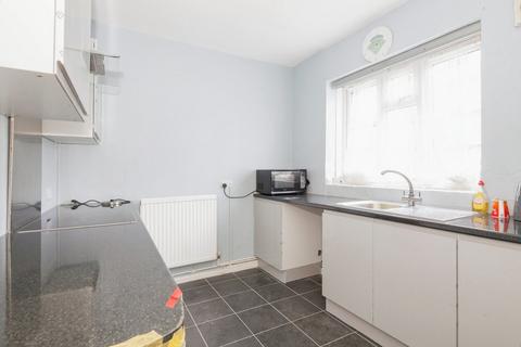 3 bedroom flat for sale, Perry Vale, London SE23