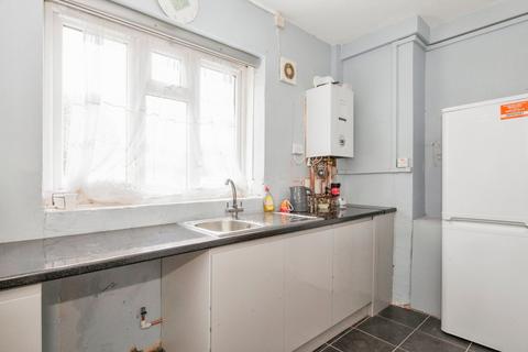 3 bedroom flat for sale, Perry Vale, London SE23