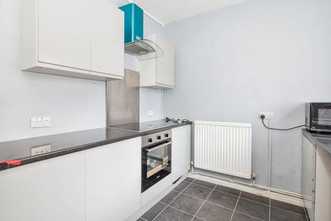 3 bedroom flat for sale, Perry Vale, London SE23