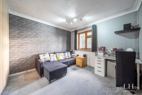 2a Branksome Avenue, Stanford-le-hope, SS17 8AZ