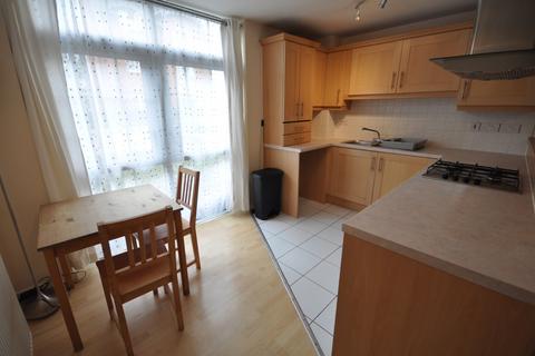 2 bedroom flat to rent, Caxton Court, Burton-on-Trent, Staffordshire, DE14