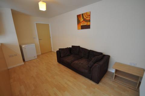 2 bedroom flat to rent, Caxton Court, Burton-on-Trent, Staffordshire, DE14