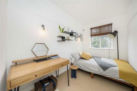 2 bedroom flat for sale, Broom Road, Teddington TW11