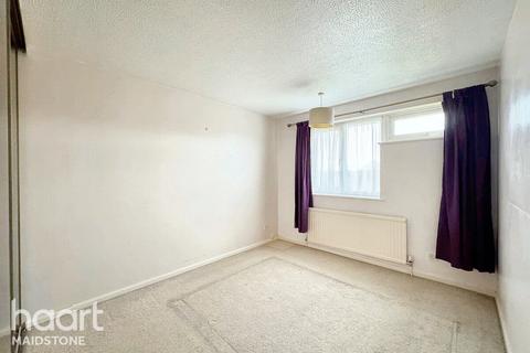 3 bedroom end of terrace house for sale, Cooling Close, Maidstone