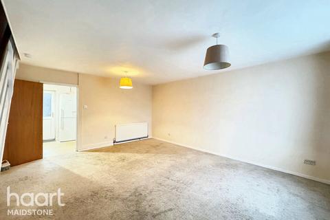 3 bedroom end of terrace house for sale, Cooling Close, Maidstone