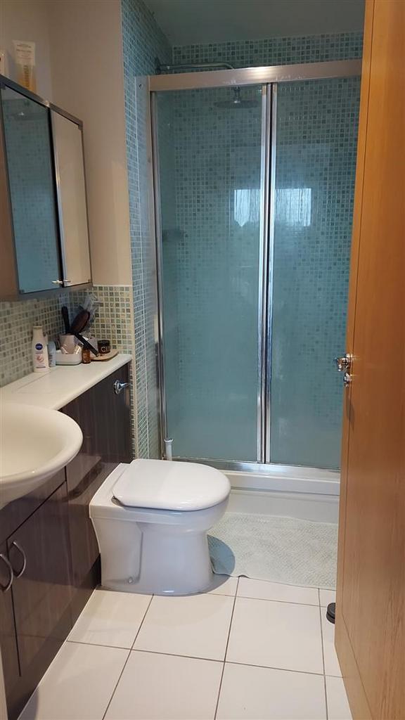 Ensuite 1.jpg