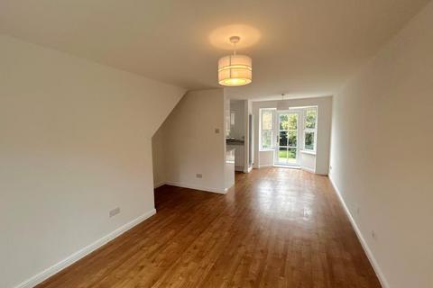 3 bedroom terraced house to rent, Scholars Walk, Guildford GU2