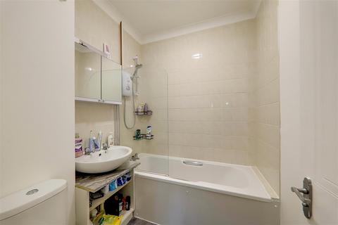 1 bedroom flat for sale, Applesham Court, Lancing BN15