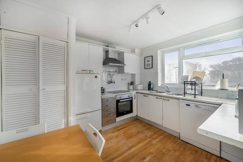 2 bedroom flat for sale, Weir Road, Balham, London, SW12