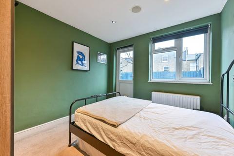 2 bedroom flat for sale, Cavendish Road, Clapham South, London, SW12