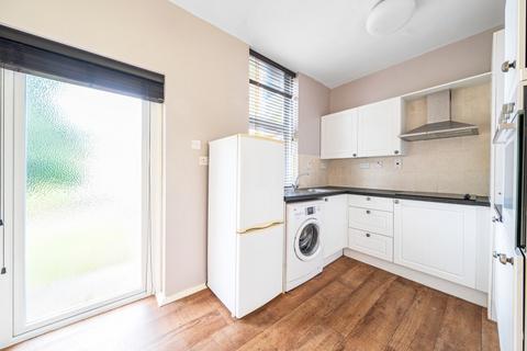 2 bedroom flat to rent, Winton Hill, Hampshire SO20