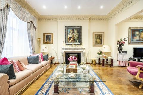 4 bedroom end of terrace house to rent, Walton Place, Knightsbridge, London, SW3