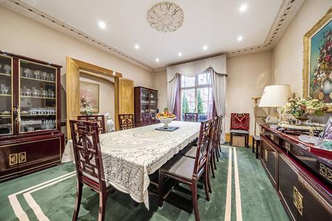 4 bedroom end of terrace house to rent, Walton Place, Knightsbridge, London, SW3