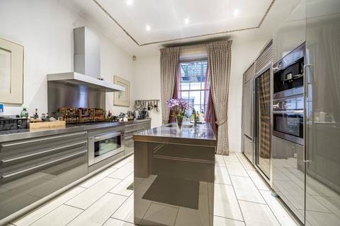 4 bedroom end of terrace house to rent, Walton Place, Knightsbridge, London, SW3