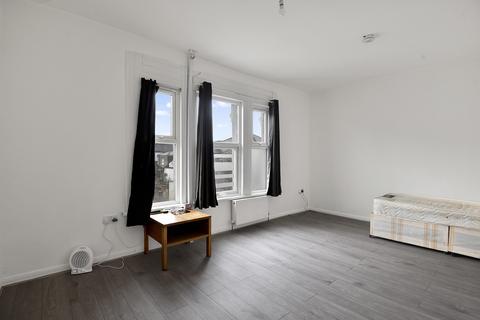 4 bedroom flat for sale, Hornsey Park Road, London, N8