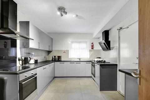 4 bedroom flat for sale, Hornsey Park Road, London, N8