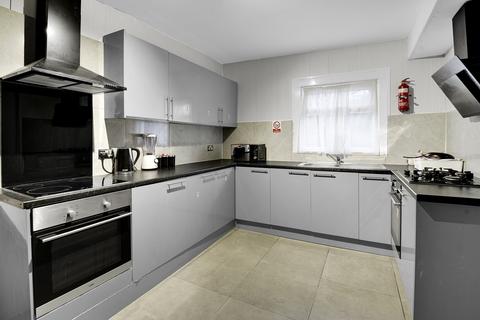 4 bedroom flat for sale, Hornsey Park Road, London, N8