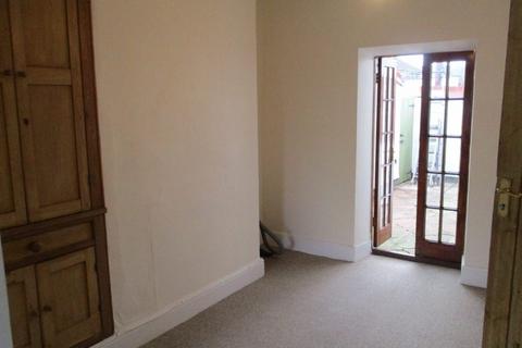 4 bedroom terraced house to rent, Clarence Road, Exmouth