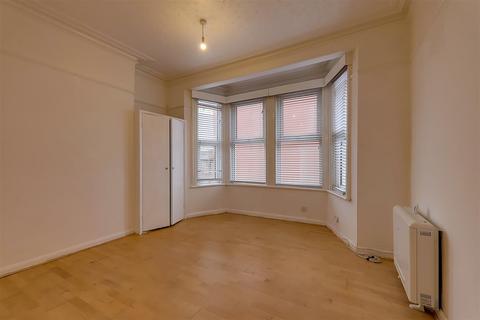 1 bedroom flat for sale, Brighton Road, Worthing BN11