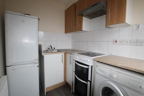 Studio to rent, Uxbridge Road, Hayes, Middlesex