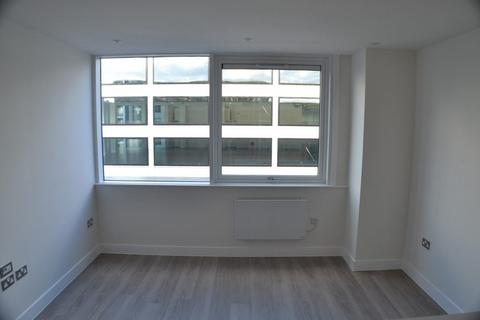 Studio to rent, Kings Reach, Reading RG1