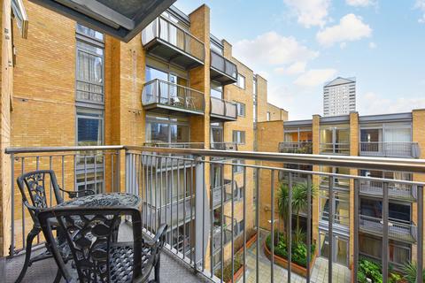 1 bedroom flat for sale, Gainsborough House, London E14