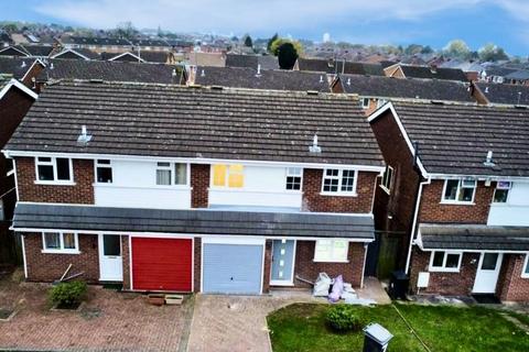 3 bedroom semi-detached house for sale, Farnworth Close, Leicester LE4