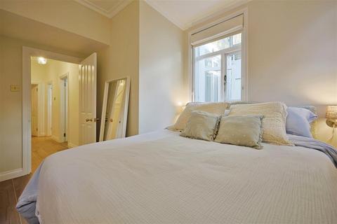 1 bedroom flat for sale, Philbeach Gardens, SW5