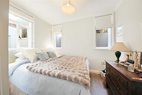 1 bedroom flat for sale, Philbeach Gardens, SW5