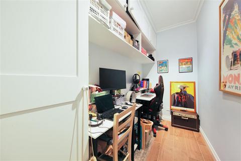 1 bedroom flat for sale, Philbeach Gardens, SW5