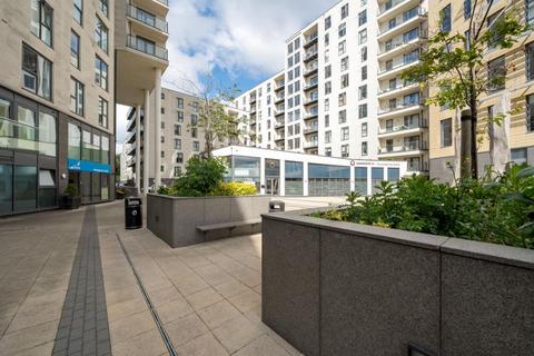 2 bedroom flat for sale, Woking,  Surrey,  GU22