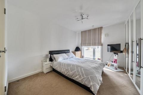 2 bedroom flat for sale, Woking,  Surrey,  GU22