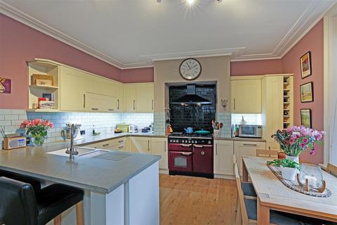 4 bedroom end of terrace house for sale, 34, St. Albans Avenue, Skircoat Green, Halifax, HX3 0LZ