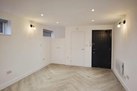 Studio to rent, Bell Street