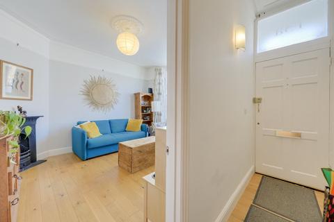 2 bedroom flat to rent, Theodore Road, Hither Green , London, SE13