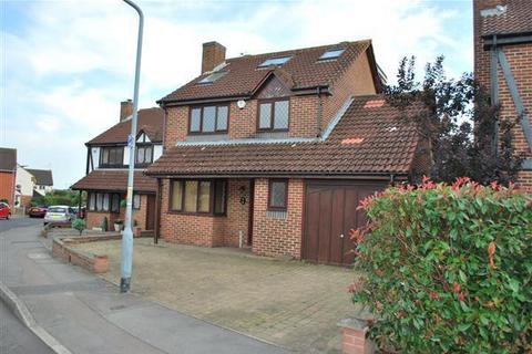 5 bedroom detached house for sale, Timberdene Avenue, Ilford IG6