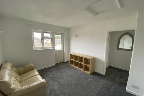 3 bedroom flat to rent, Grove Mead, Hatfield