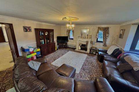 4 bedroom bungalow for sale, Chaffinch Close, Scunthorpe