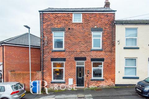 3 bedroom end of terrace house for sale, Hewitt Street, Leyland