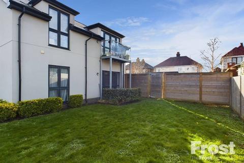 Flat 1, 16a York Way, Feltham, TW13 6AU