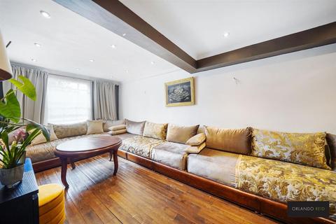 3 bedroom maisonette for sale, Old Town, London