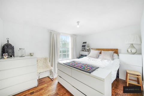 3 bedroom maisonette for sale, Old Town, London