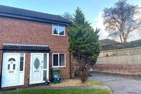 2 bedroom end of terrace house to rent, Blagrove Close, Street