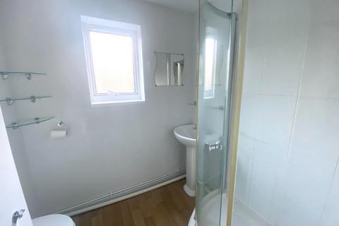 2 bedroom end of terrace house to rent, Blagrove Close, Street