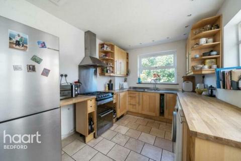 3 bedroom end of terrace house to rent, Preston Road, Bedford