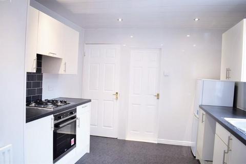 3 bedroom flat to rent, Rokeby Terrace, Newcastle upon Tyne NE6