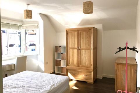 1 bedroom in a house share to rent, Weston Road, GUILDFORD