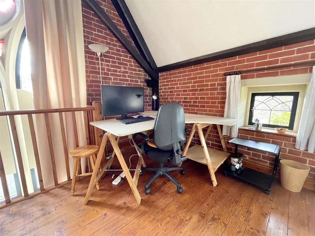 Galleried study/bedroom