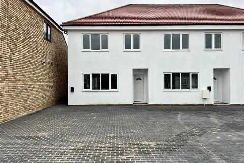 4 bedroom end of terrace house for sale, Frederick Road, Rainham