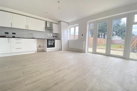 4 bedroom end of terrace house for sale, Frederick Road, Rainham